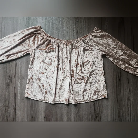 Velet Top - Picture 5 of 7